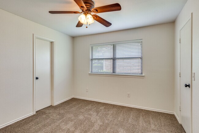 Building Photo - 1708 Cathedral Dr
