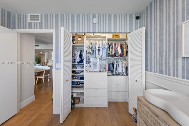 Building Photo - 141 Crandon Blvd