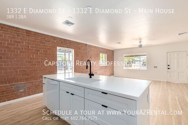 Building Photo - 1332 E Diamond St
