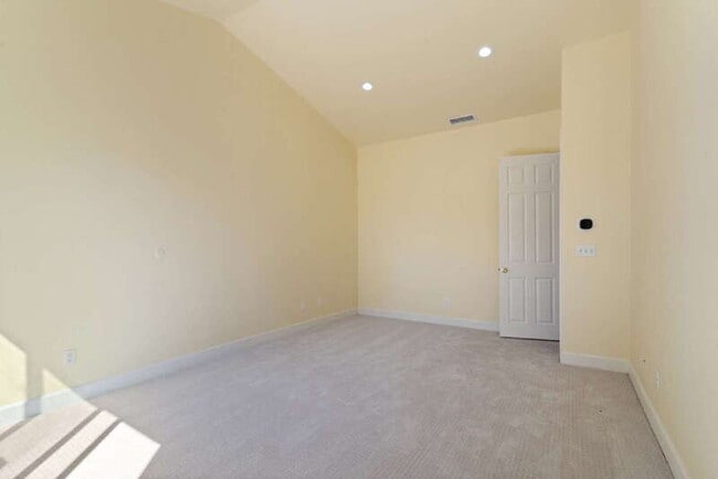 Building Photo - 2621 Mysin Way