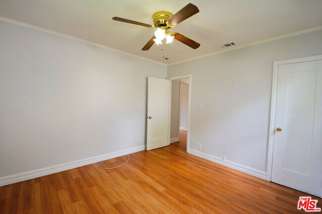 Building Photo - 179 W Spazier Ave