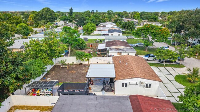 Building Photo - 6135 NW 24th Ct