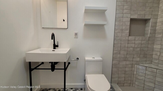 Building Photo - 90 Van Dale Rd