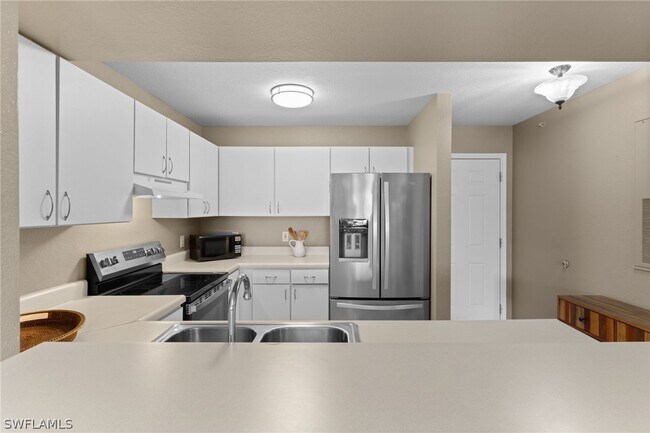 Building Photo - 8274 Key Royal Cir