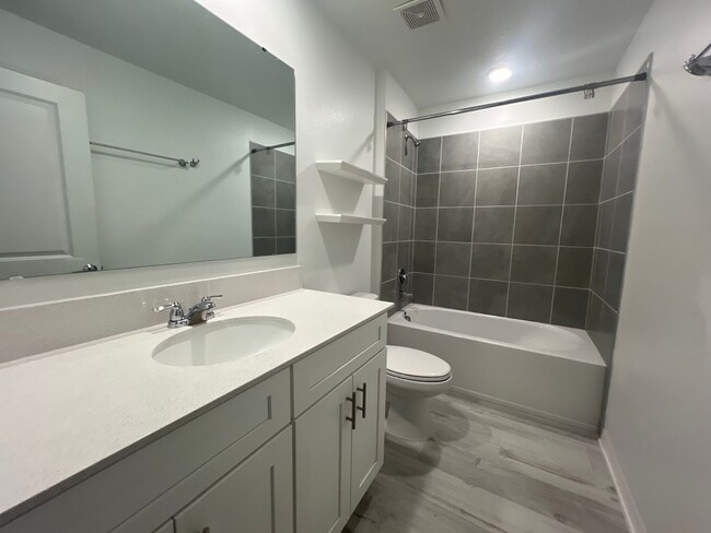 Building Photo - Luxurious New Build 4 Bedroom 2 Bathroom H...