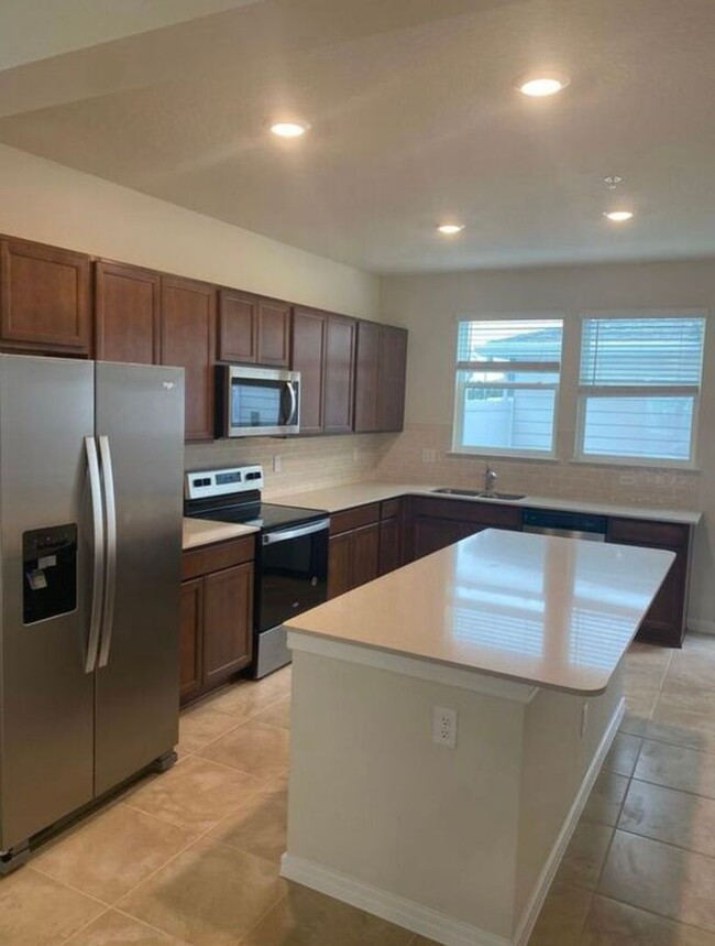 Building Photo - Isles of Lake Nona!!  3 Bedroom 2.5 Bathro...