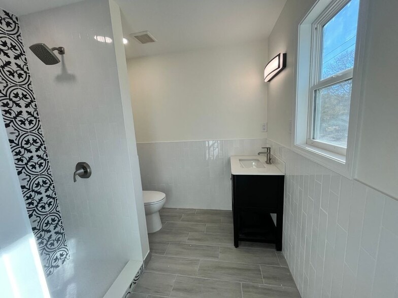 Building Photo - 4500 Kings Lake Dr