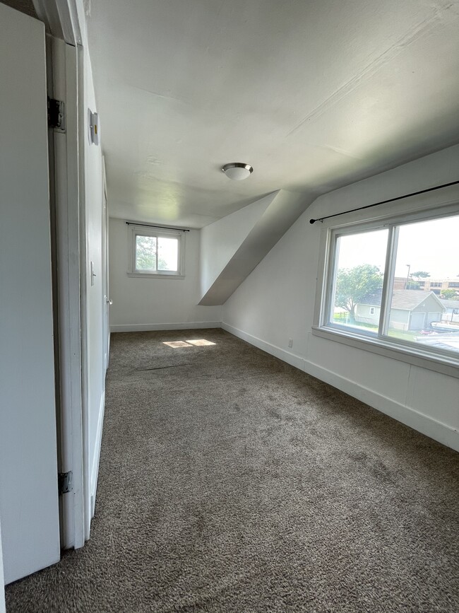 bedroom1 - 164 Helen St