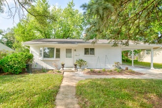 Building Photo - 112 Green Ln