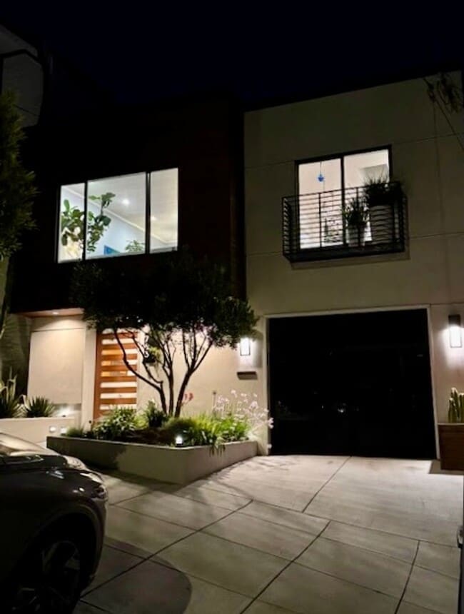 Building Photo - Modern & Bright 3BR/2BA Single-Family Home...