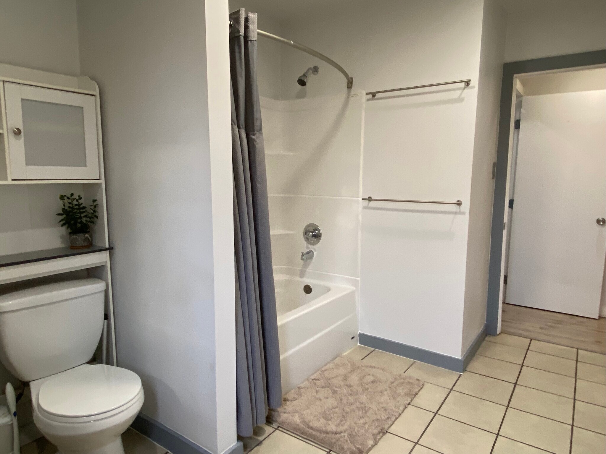 Building Photo - 1043 Sanborn Ave