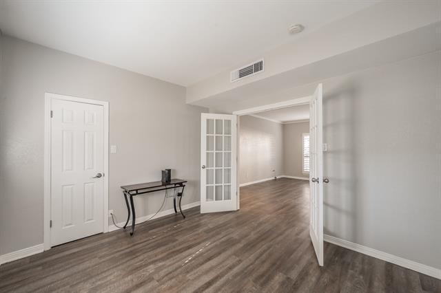 Building Photo - 4343 Bellaire Dr S