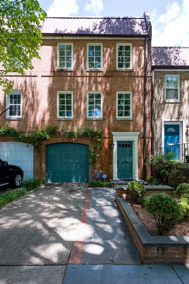 Building Photo - 615 G St SW