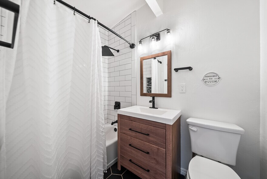 Building Photo - 9254 Fairlawn St