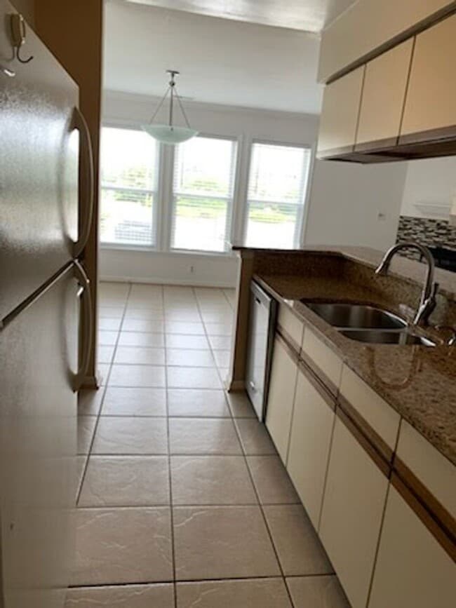 Building Photo - CONDO NEAR THE BAY