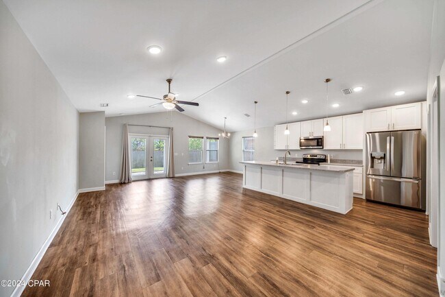 Building Photo - 205 Woodlawn Ct