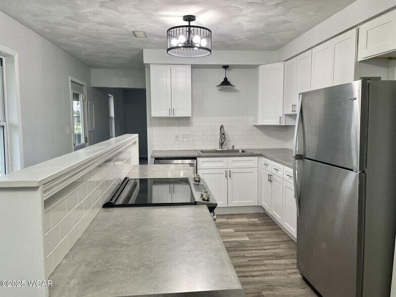 Building Photo - 4701 W Elm St