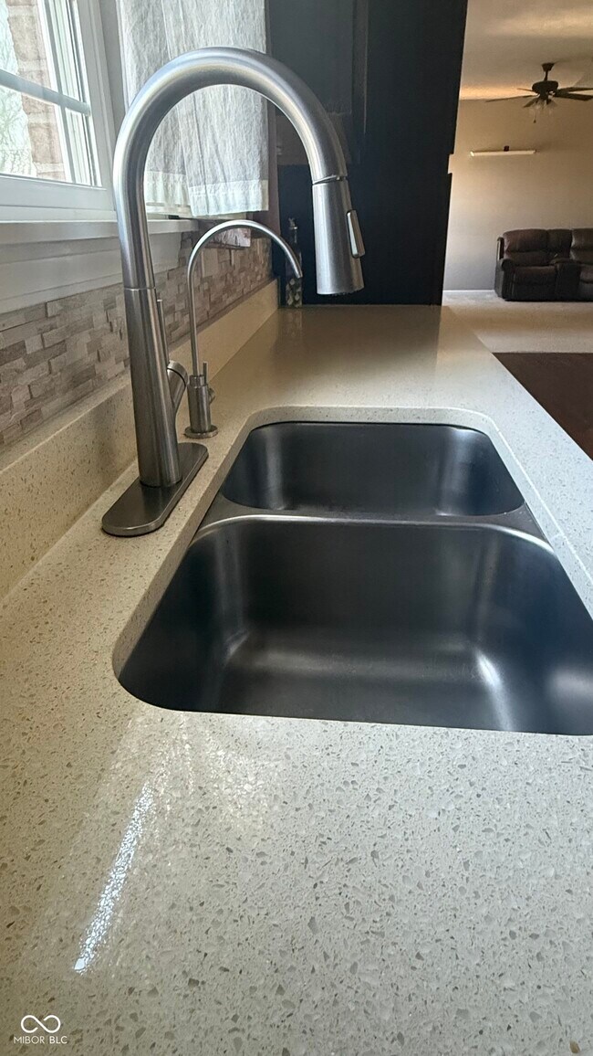 Building Photo - 4674 W Chert Dr