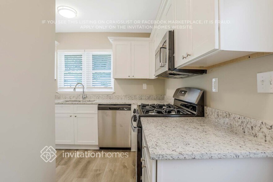 Building Photo - 3389 Lark Ln