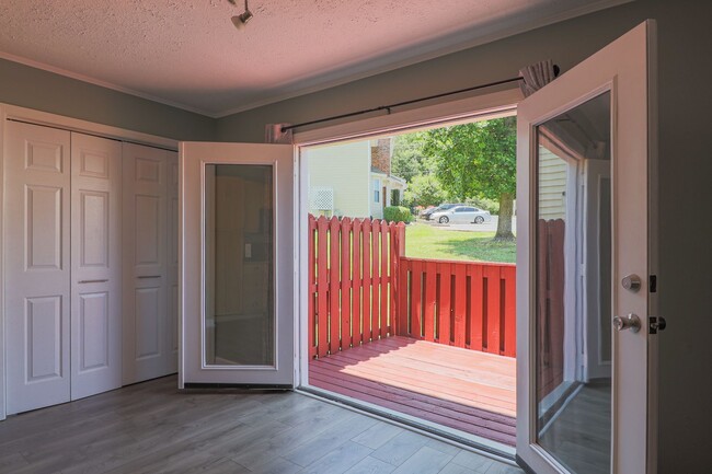 Building Photo - 221 Timberway Dr