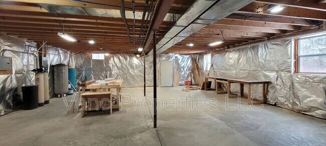 Building Photo - 2057 Rowley Rd