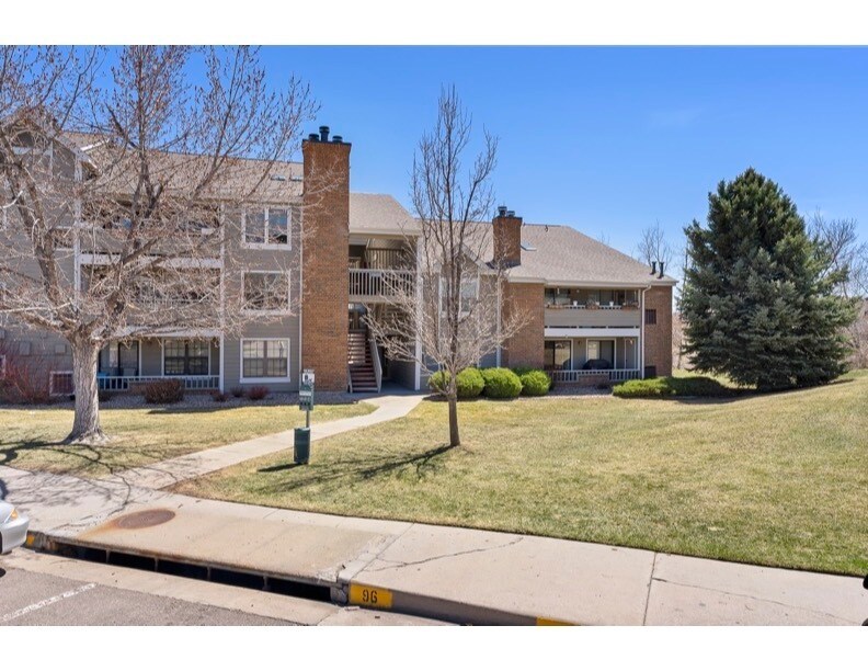 Building Photo - 12024 W Cross Dr