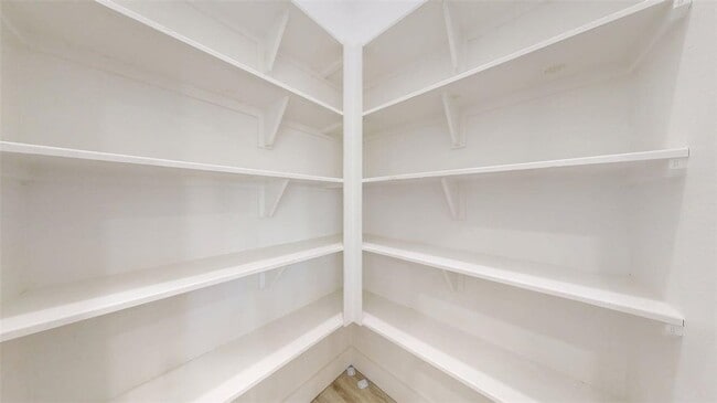 Building Photo - 4867 N Oakland Ln