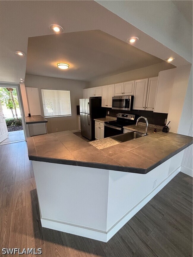 Building Photo - 7800 Emerald Cir