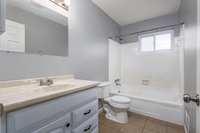 Building Photo - 13679 Sidonie Ave