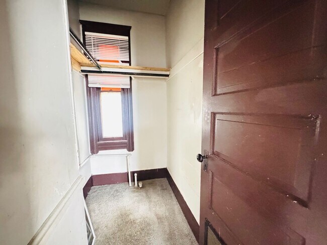 Building Photo - 3621 Sackett Ave