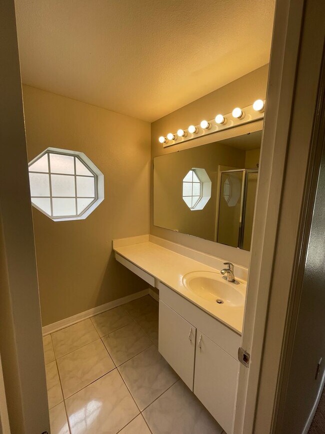 Building Photo - 3/2 Home In Deltona