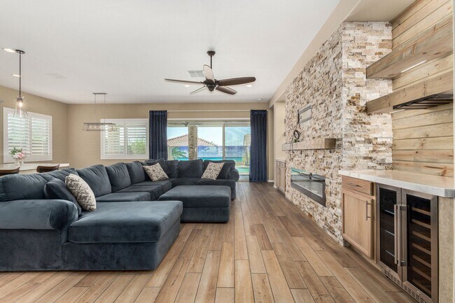 Building Photo - Beautiful 3 bedroom with pool in Cantamia!