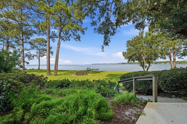 Building Photo - Waterfront Condo in Bluewater Bay!