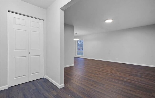 Building Photo - 2480 Derhake Rd