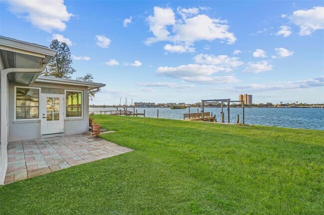 Building Photo - 7160 Shore Dr S