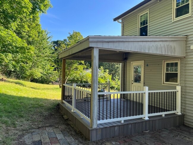 Building Photo - 40 Elm Knoll Rd