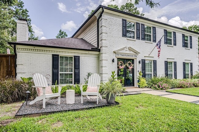 Building Photo - 715 Thistlewood Dr