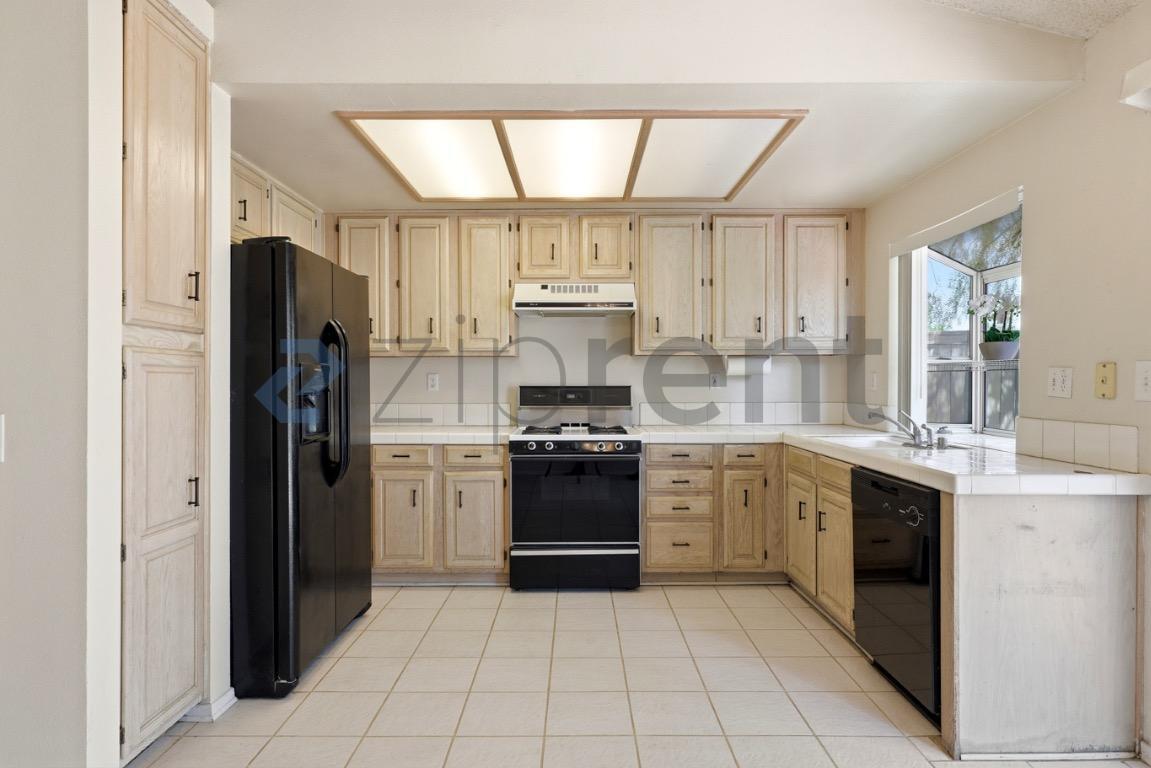 Building Photo - Unit