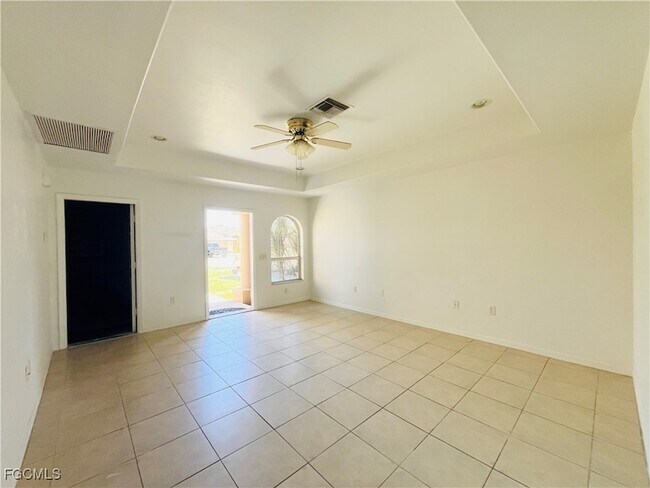 Building Photo - 3018 SE Santa Barbara Pl