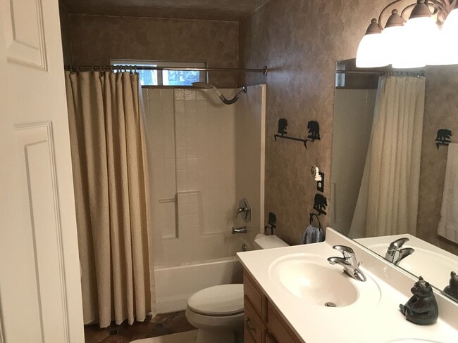 Building Photo - Monthly Rental Available mid-March until end of January 2026