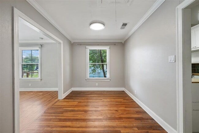 Building Photo - 1008 E 38th 1/2 St
