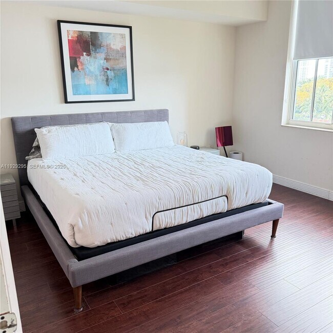 Building Photo - 3340 NE 190th St