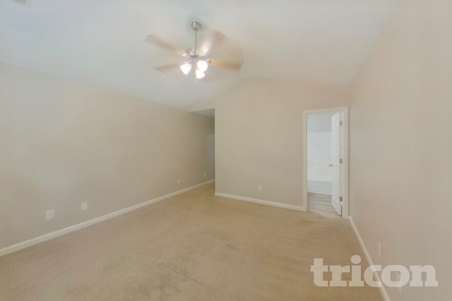 Building Photo - 562 Chisolm Way
