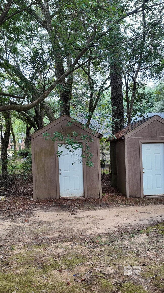 Building Photo - 8551 Southwood Ct