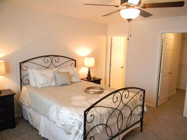 Building Photo - 3 bedroom Twin home