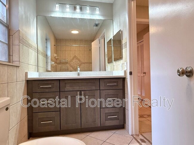 Building Photo - 1412 High Knoll Dr