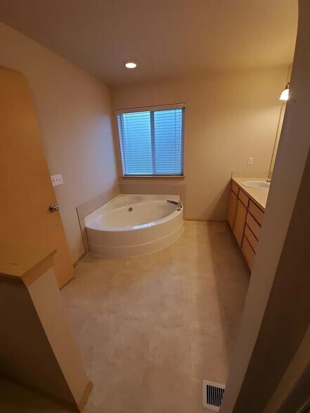 Building Photo - 18323 13th Avenue Ct E