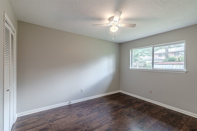 Building Photo - 9702 Birsay St