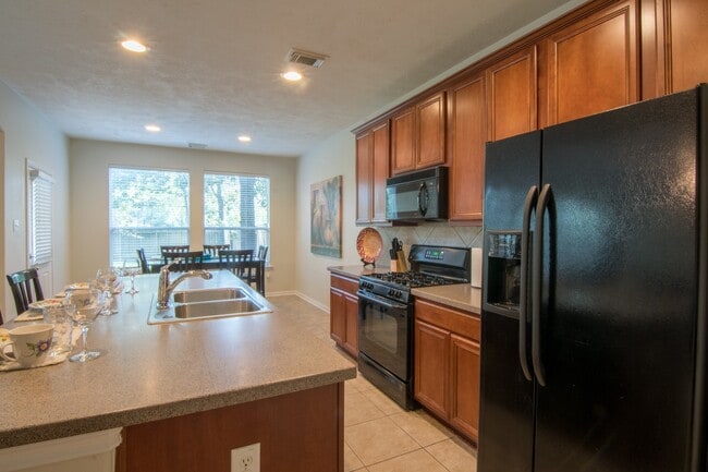 Building Photo - 15 Aquiline Oaks Pl