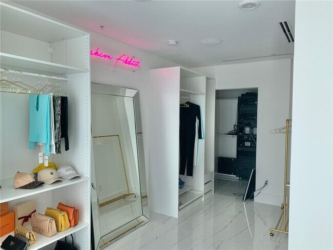 Building Photo - 350 SE 2nd St